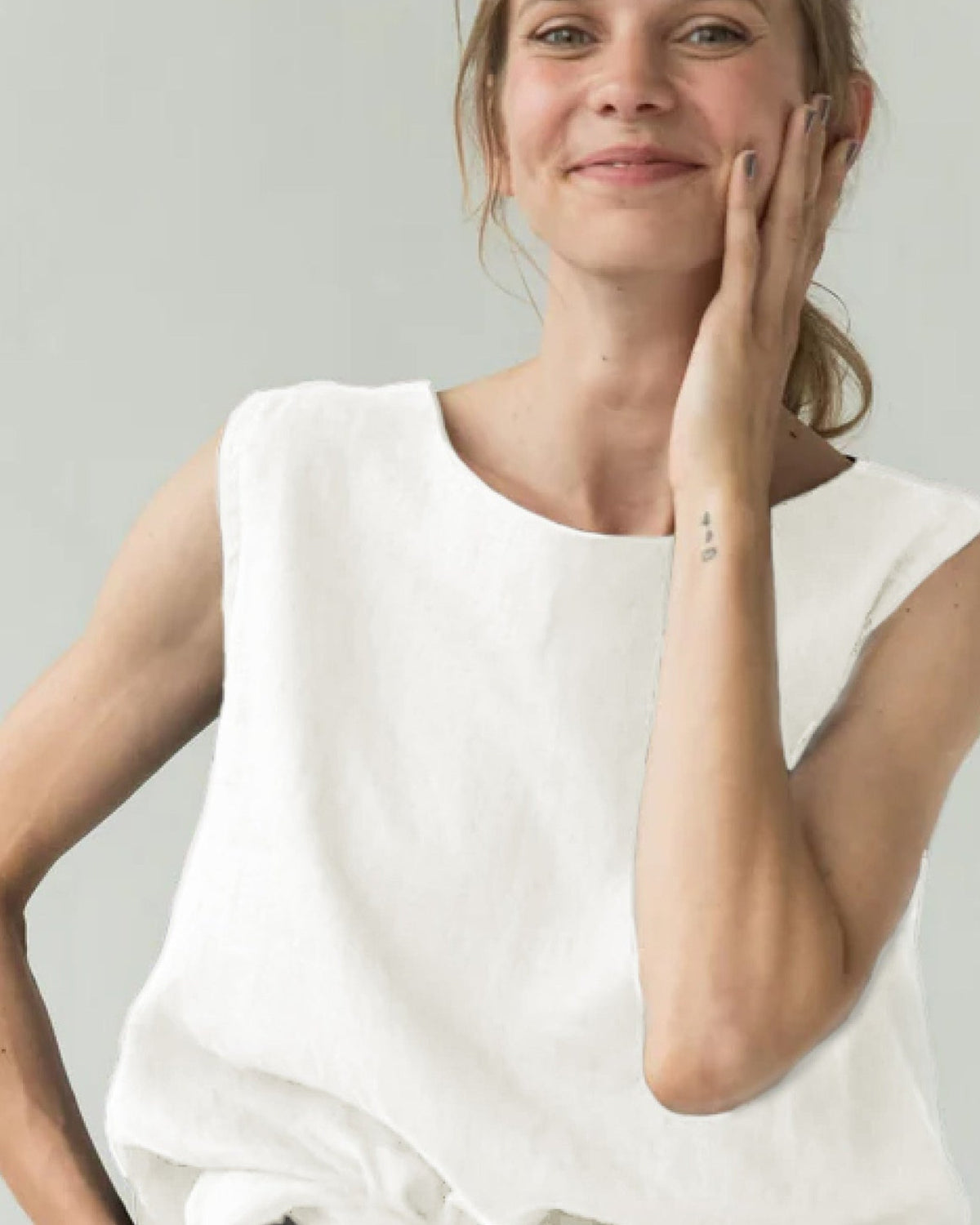 MIX & MATCH – white linen tank top, fabric and neckline detail #Color_White