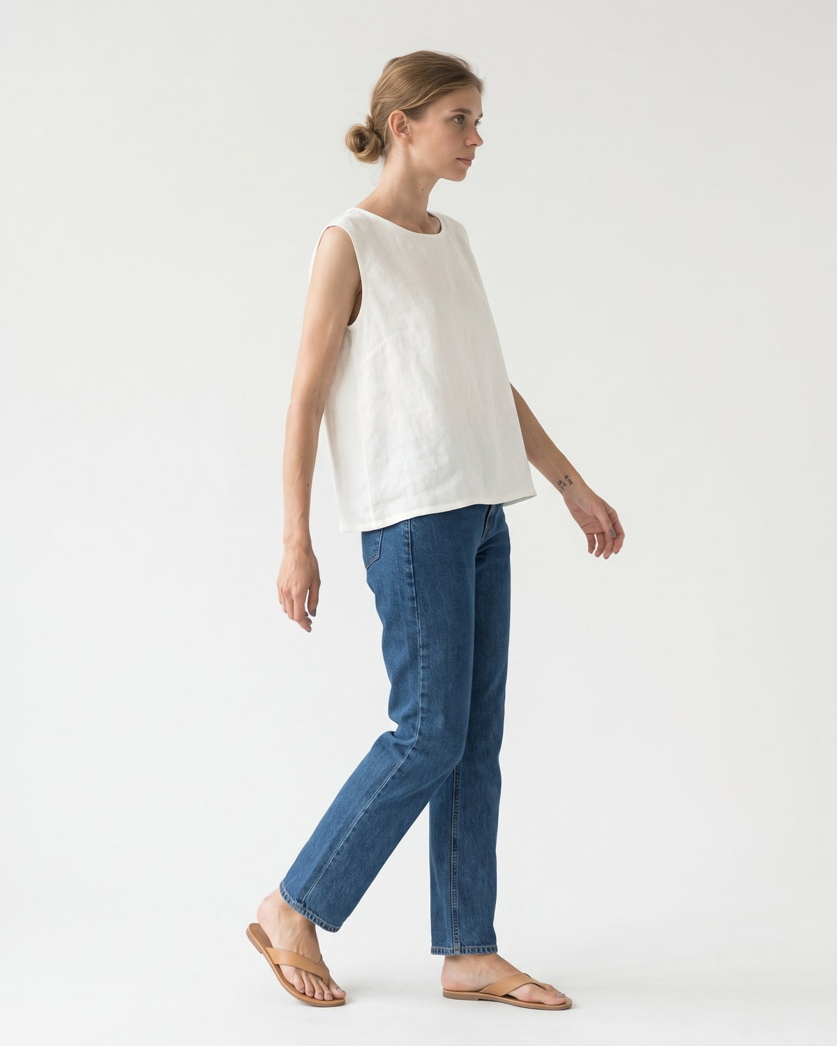 MIX & MATCH – white linen tank top, side view in motion #Color_White