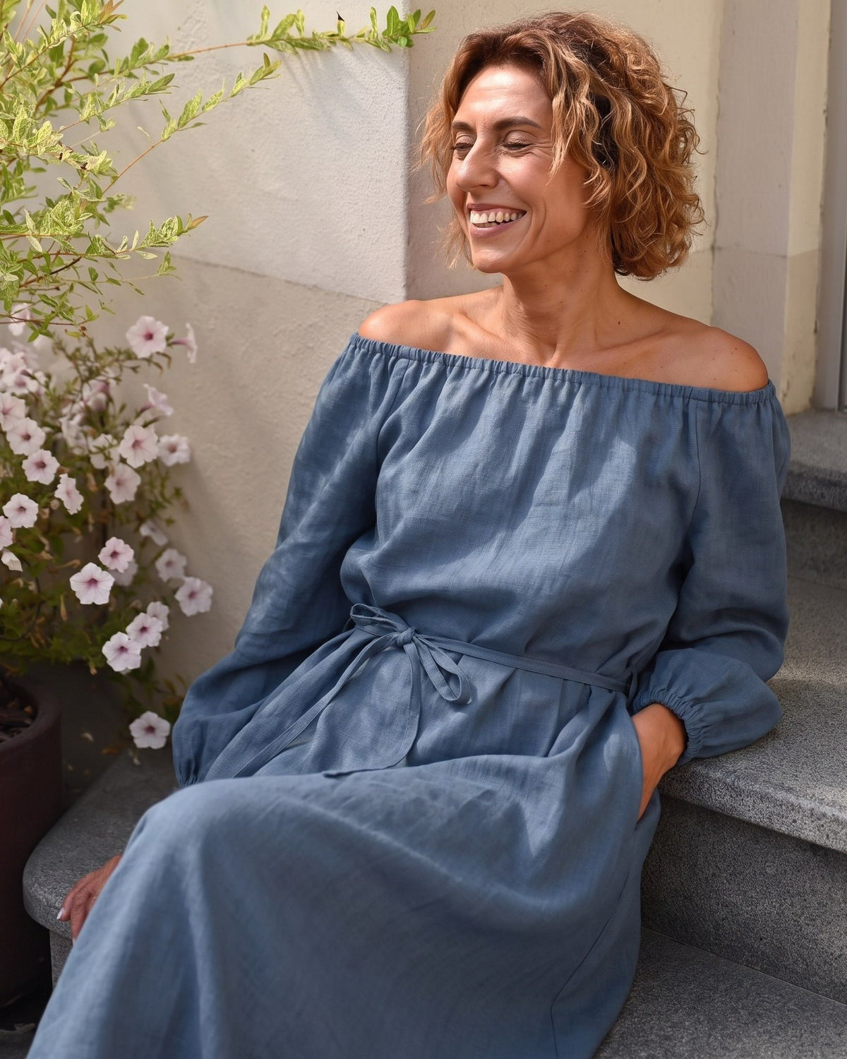 MOON – Blue off-shoulder linen midi dress, lifestyle on steps #Color_Blue