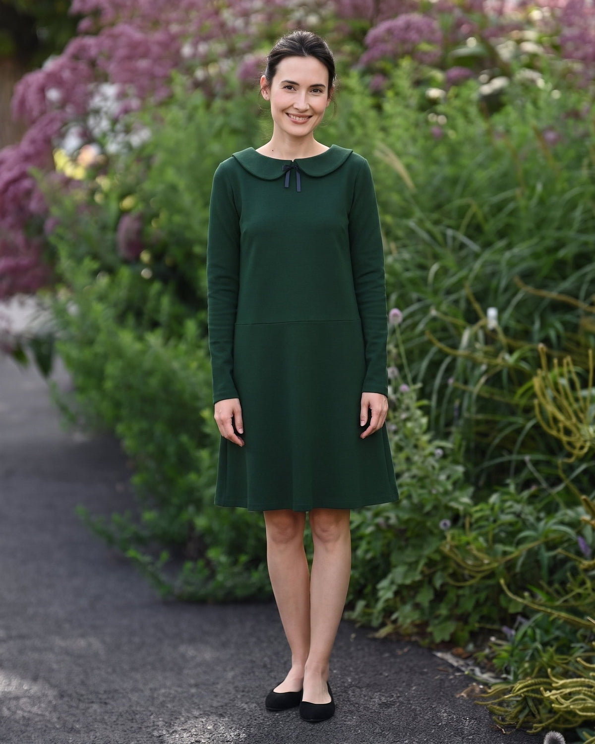 PARISIAN – Green suknelė, lifestyle vaizdas sode #Color_Green