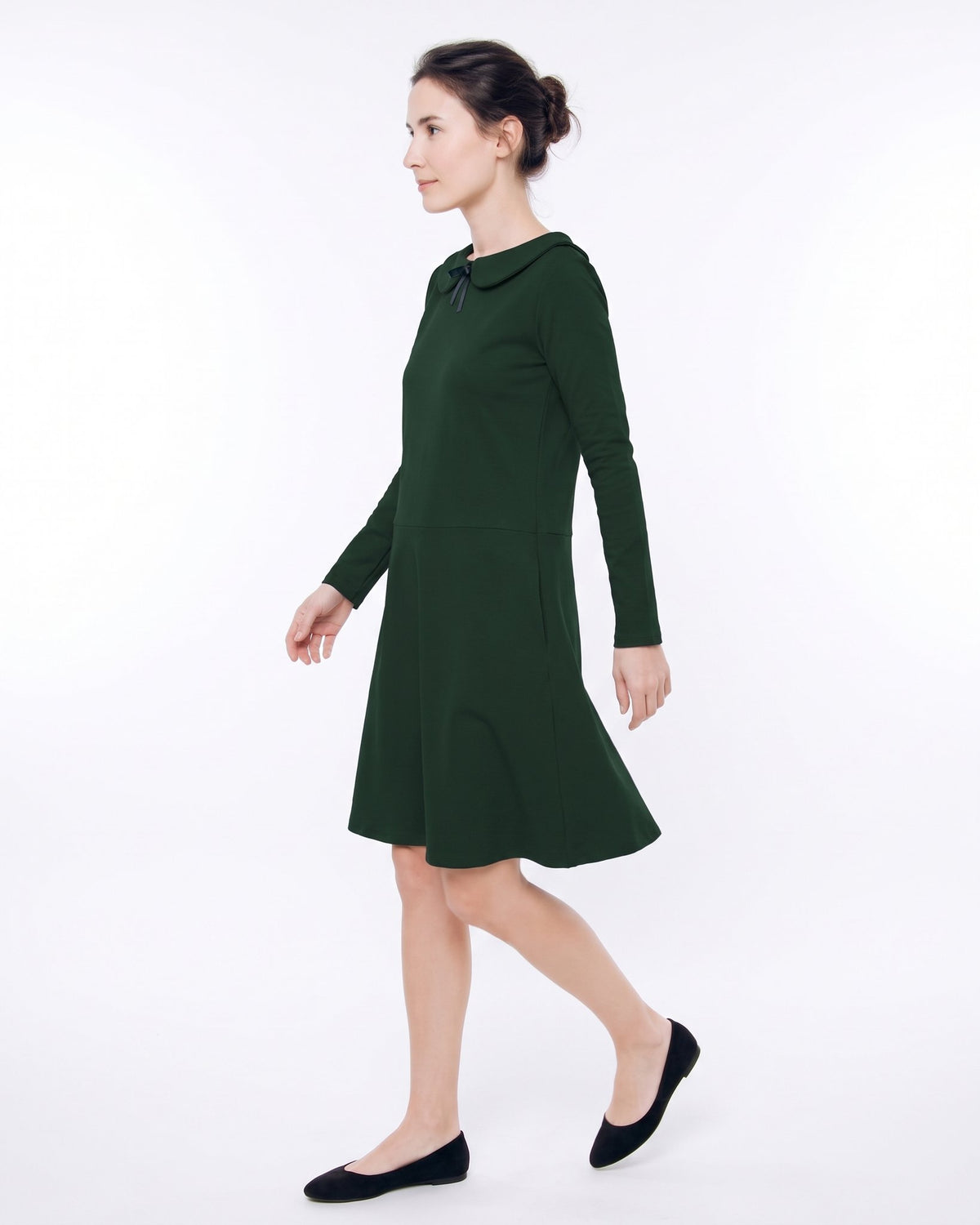 PARISIAN – Green suknelė, šoninis vaizdas judesyje #Color_Green