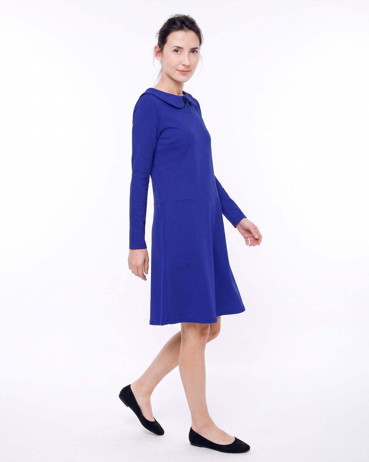 PARISIAN – Sapphire blue suknelė, šoninis vaizdas judesyje #Color_Sapphire blue