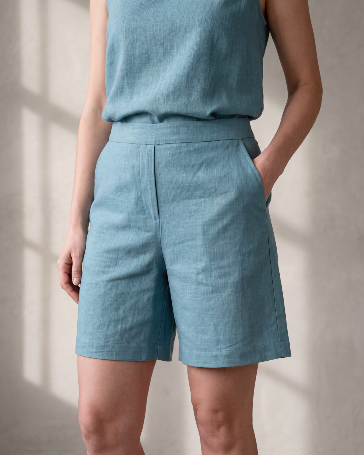 SIMPLICITY Teal linen blend high-waisted shorts, close front view