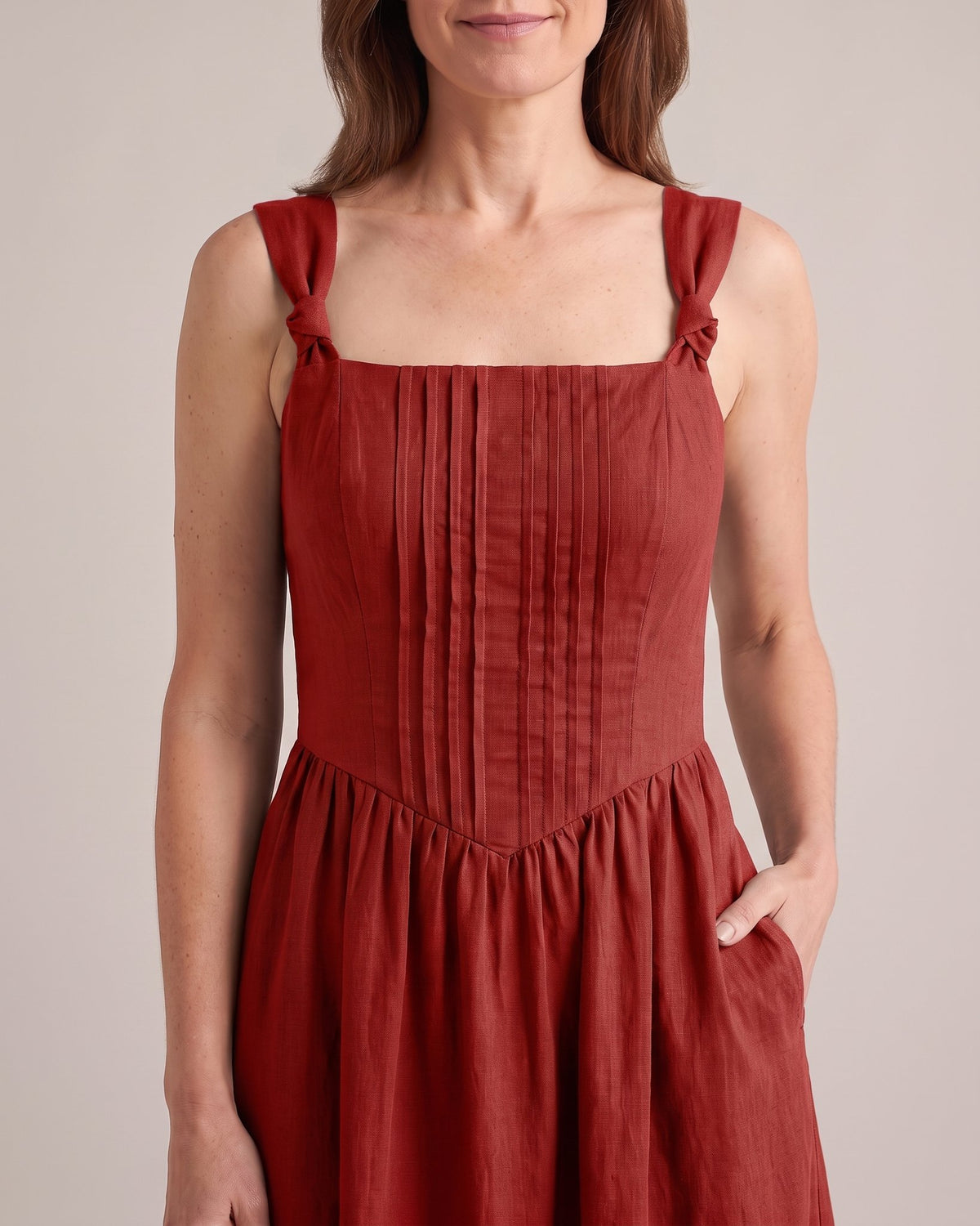 SERENADE – raudona lininė suknelė, detalė #Color_Red