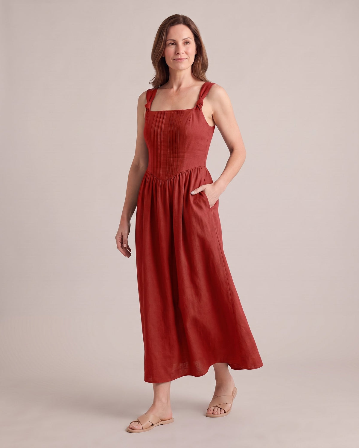SERENADE – raudona lininė suknelė, šonas #Color_Red