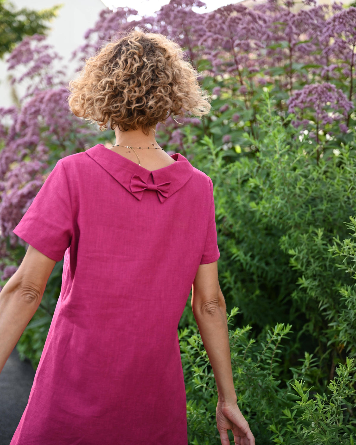 LeMuse STORY linen dress in cerise – back view full length #Color_Cerise