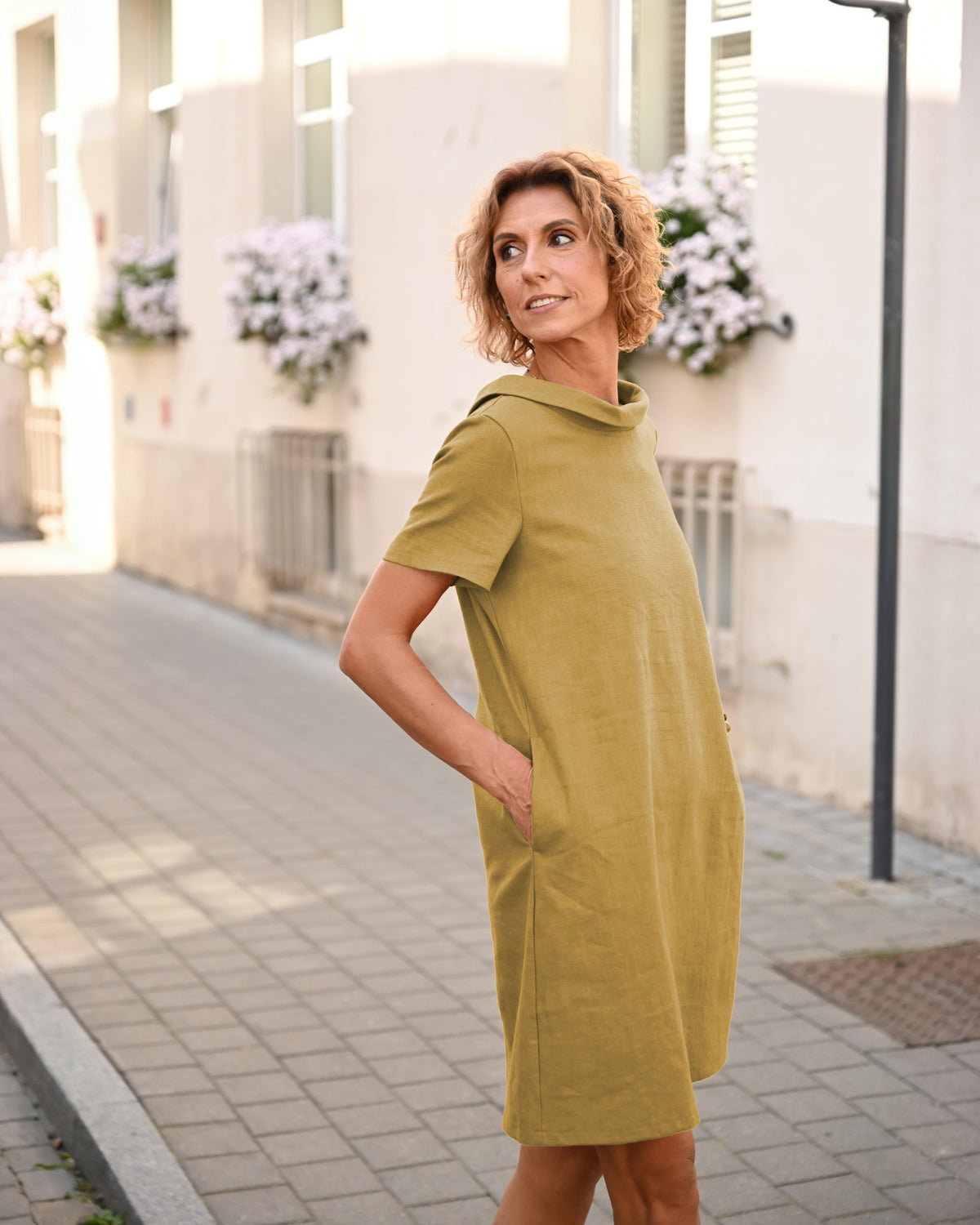 LeMuse STORY linen dress in ochre – front full length, walking #Color_Ochre