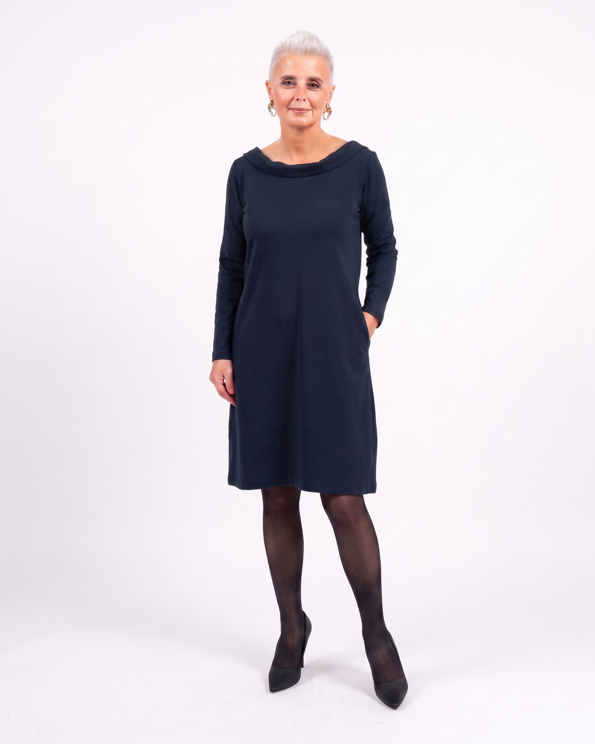 STORY Punto Milano – deep blue dress, front on model, full length, studio #Color_Deep blue