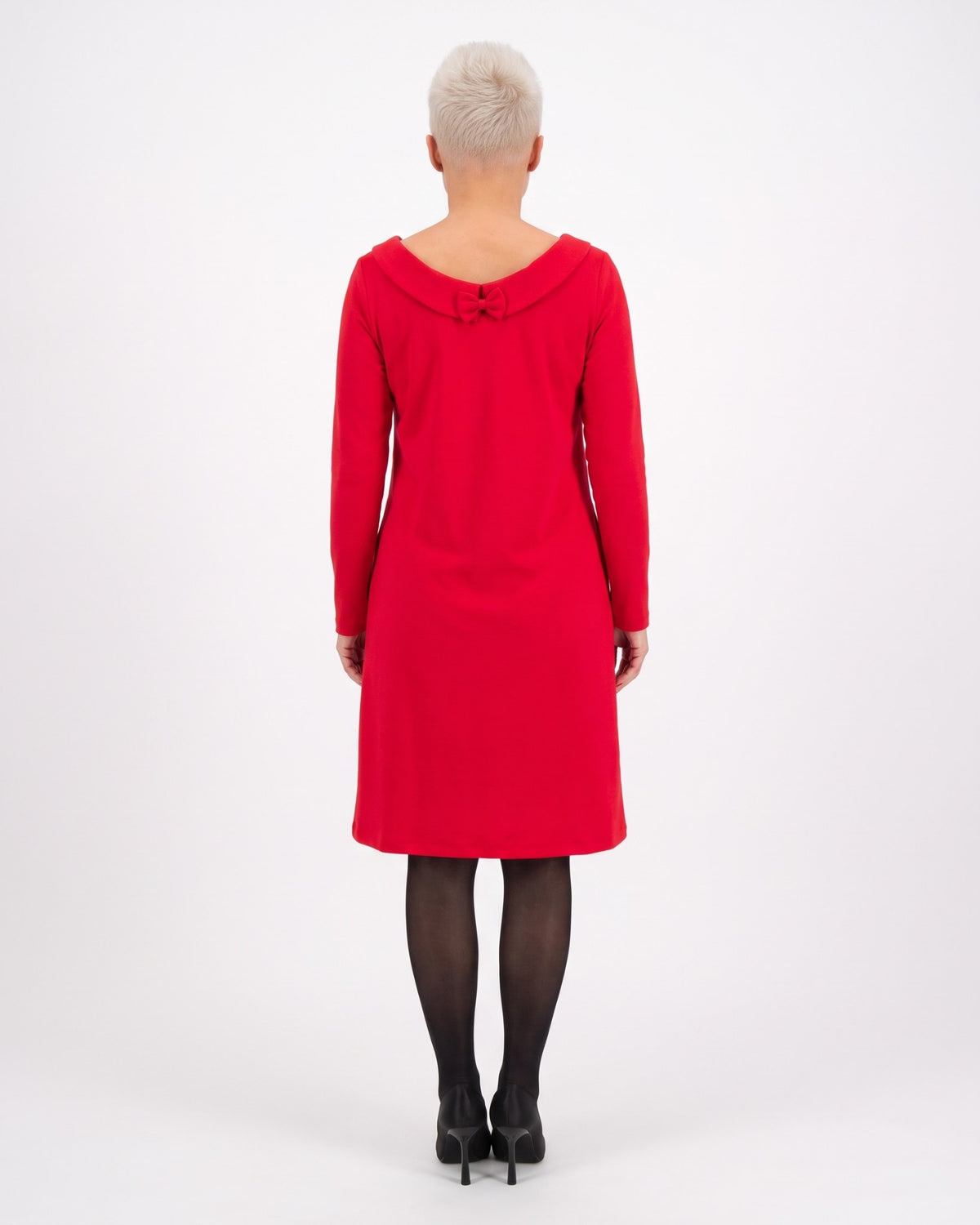 STORY Punto Milano – red dress, back on model, full length, studio #Color_Red
