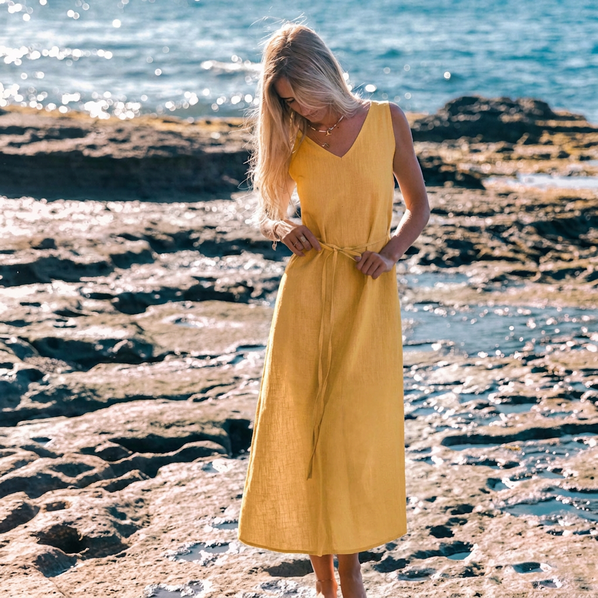 SUNSET — Ärmelloses Leinen-Midikleid mit V-Ausschnitt