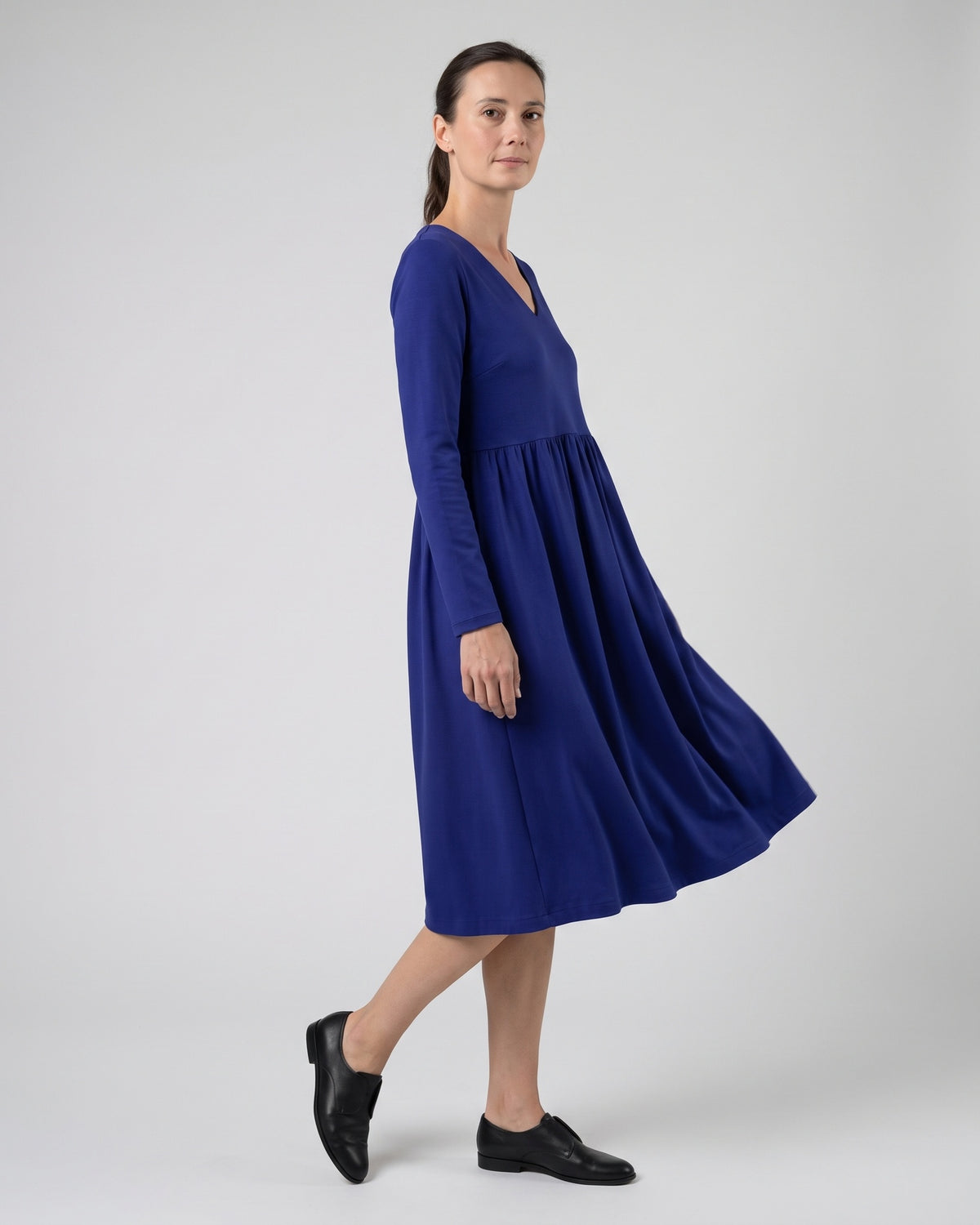 SUNSHINE Punto Milano midi dress in sapphire blue, side view in motion #Color_Sapphire blue