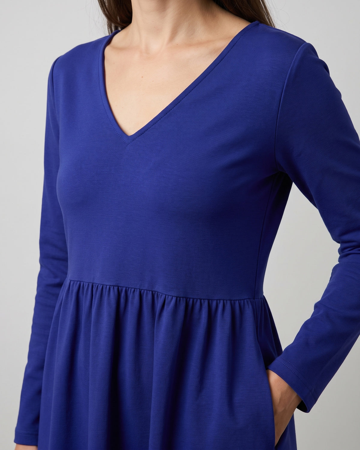 SUNSHINE Punto Milano midi dress in sapphire blue, close-up of V-neck and gathered waist #Color_Sapphire blue
