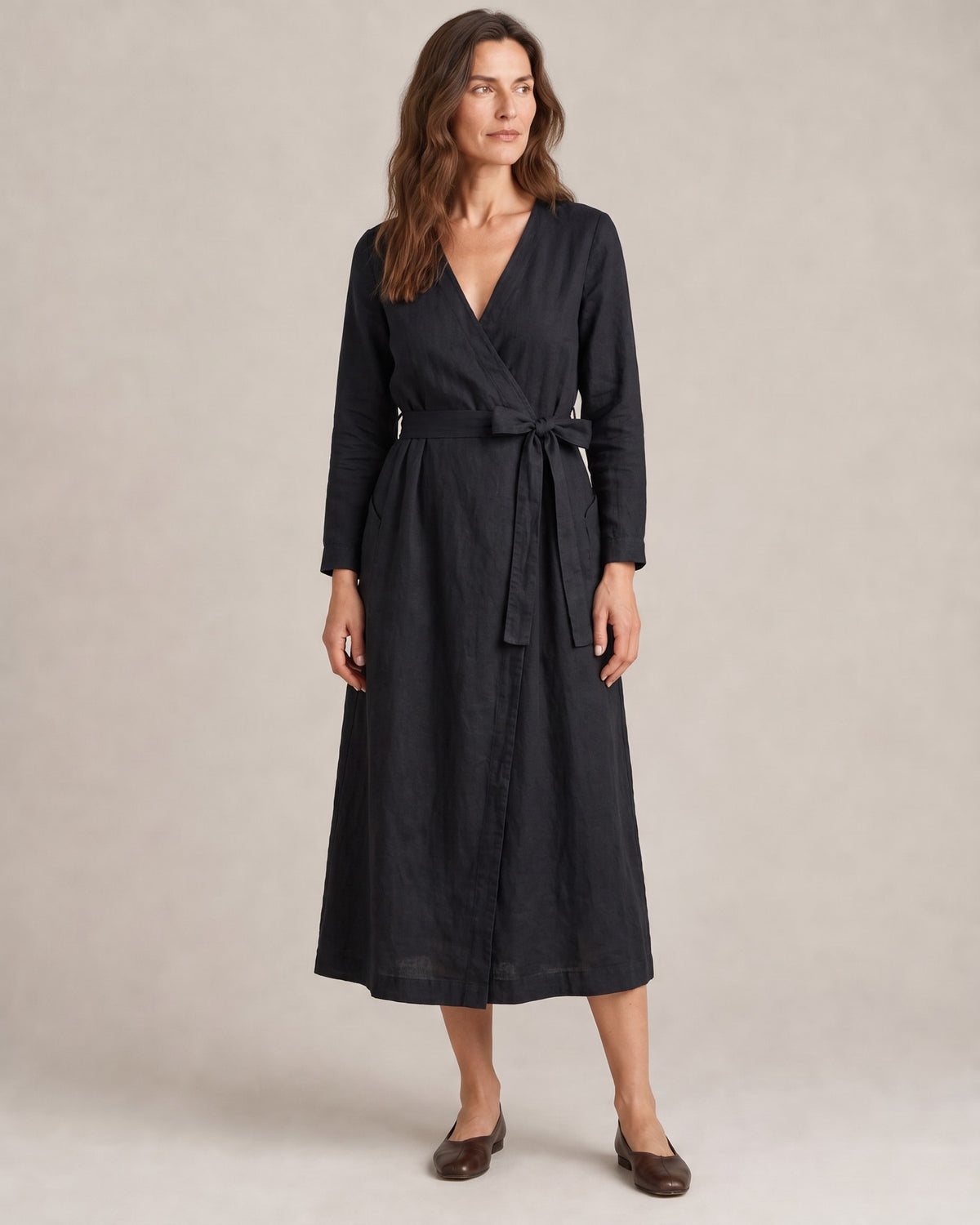 WRAP – juoda lininė suknelė, priekis #Color_Black