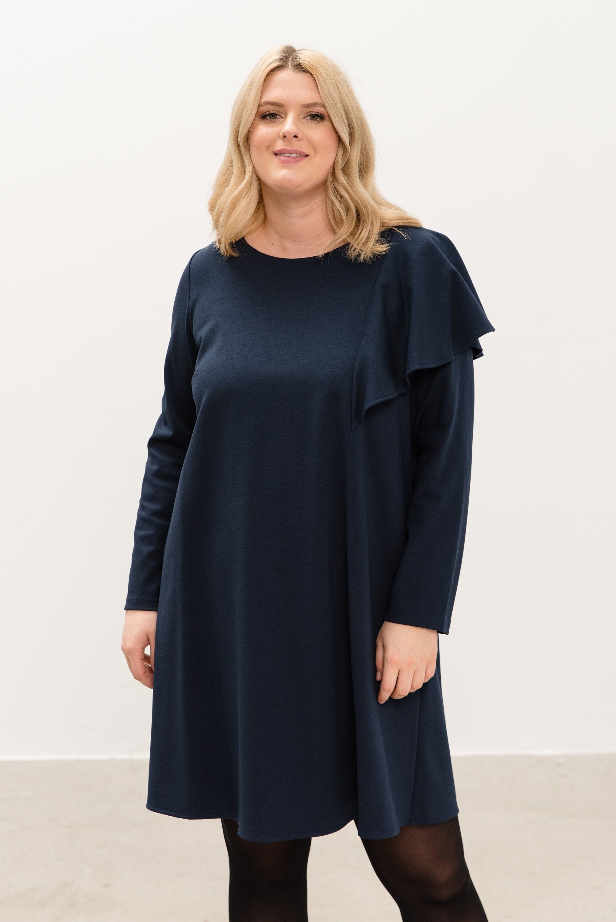 LeMuse tiefblaues WING PLUS Kleid